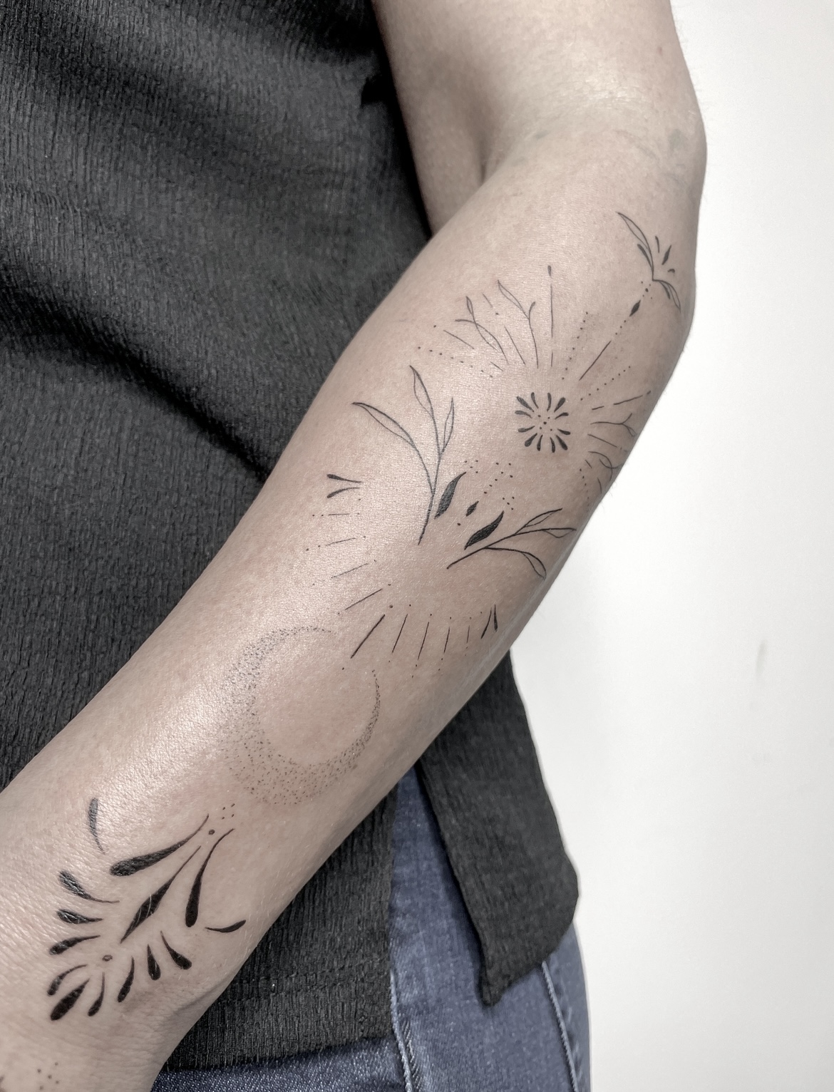 Unterarm feine Linien Tattoo